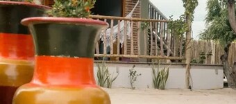 Private Complex With Swimming Pool Close to the Ocean