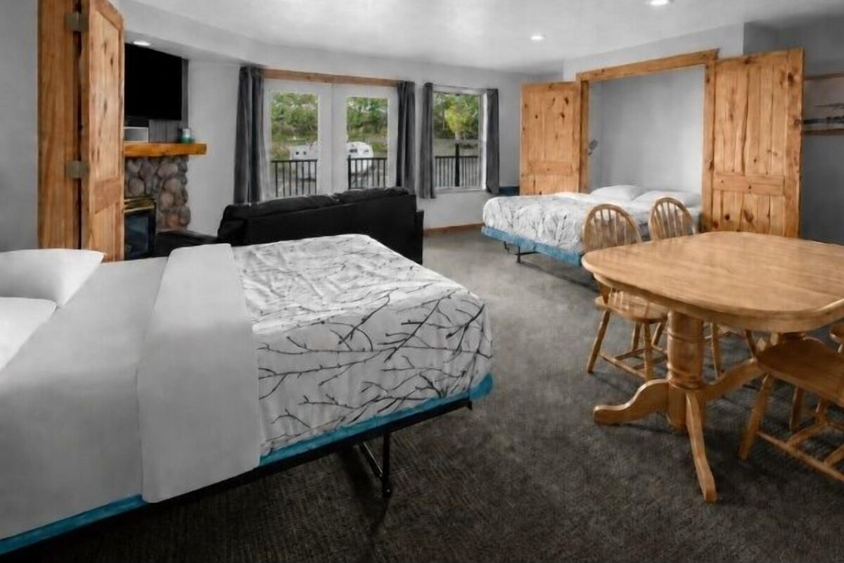Beach Hotel- Superior Suite (Sleeps 6) | Living area | Flat-screen TV
