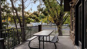 Superior Double Room, Balcony, Park View | Balcony