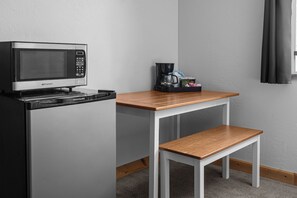 Estudio, vista a la playa | Cocineta privada