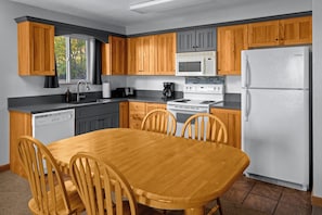 Superior Double Room, Balcony, Park View | Private kitchen