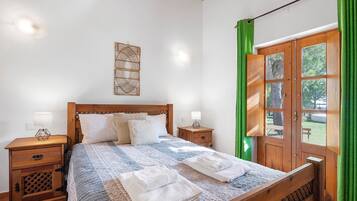 1 slaapkamer, een strijkplank/strijkijzer, wifi, beddengoed