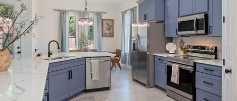 Microonde, forno, piano cottura, lavastoviglie