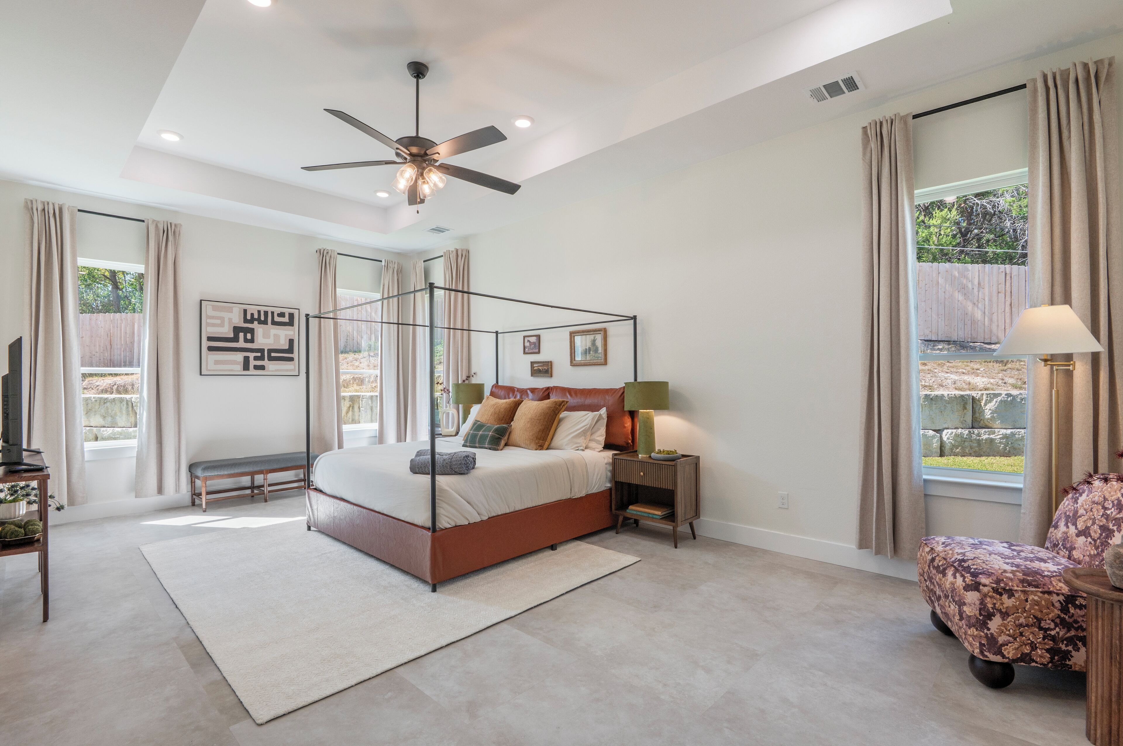 4 makuuhuonetta, silitysrauta/-lauta, ilmainen Wi-Fi, vuodevaatteet