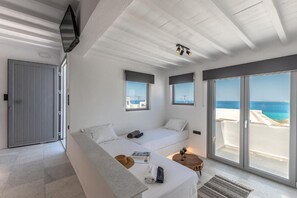Phòng Suite Deluxe, quang cảnh biển | Két bảo mật tại phòng, truy cập Internet không dây miễn phí