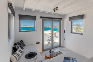 Phòng Suite Deluxe, quang cảnh biển | Két bảo mật tại phòng, truy cập Internet không dây miễn phí