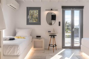 Suite, vue sur la mer | Coffre-fort, accès au Wi-Fi (inclus)