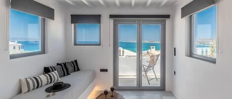 Suite Deluxe, vista al mar | Caja de seguridad en la habitación y wifi gratis