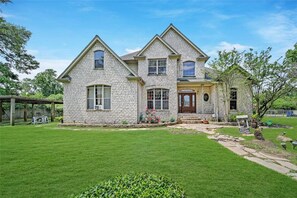 Exterior - Terrific 5-bedroom house with pool in charming Spring (Spring)