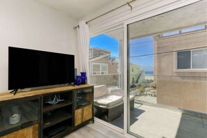 TV, peis og kontorer