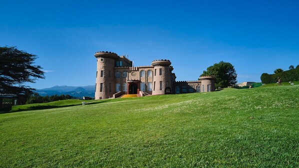 Front of property - Tafaria Castle & Center for the Arts (Ndaragwa)