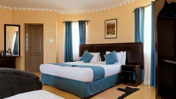 Double or Twin Room, Multiple Beds, Non Smoking, Housekeeping | Desk, laptop workspace, cots/infant beds, free WiFi