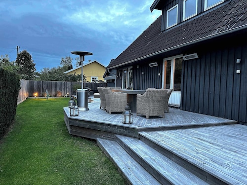 Modern Villa with Hot Tub & Sauna, Near Stockholm