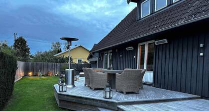Modern Villa with Hot Tub & Sauna, Near Stockholm