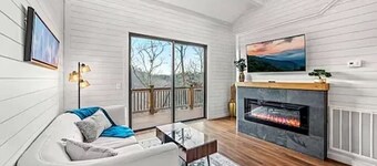 Retreat Cabin: Gatlinburg•Pigeon Forge • Dollywood  • Sevierville