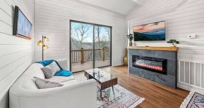 Retreat Cabin: Gatlinburg•Pigeon Forge • Dollywood • Sevierville