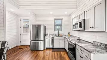 Microonde, forno, piano cottura, lavastoviglie