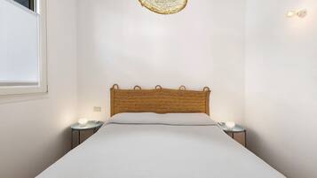 1 dormitorio, tabla de planchar con plancha, wifi y ropa de cama