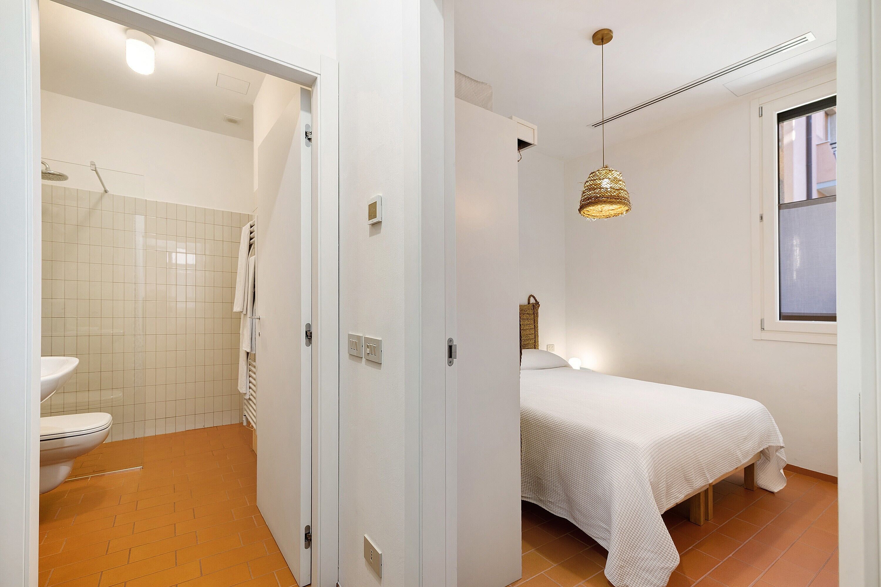 2 多间卧室、熨斗/熨衣板、WiFi、床单