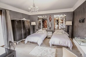Deluxe Twin Room, Balcony, Resort View | Free WiFi - La Casa del Trotamundos (Villamayor de Campos)