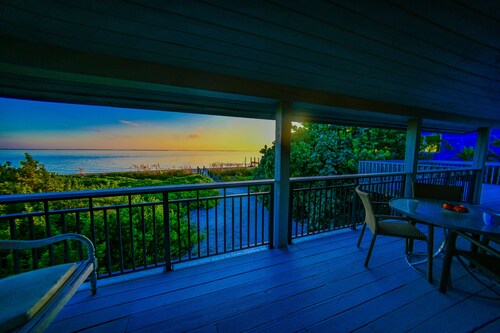 Beachfront Bliss at PETERS BEACH HOUSE - 2BR 2BA - Sunrises That Steal the Show