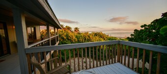 Beachfront Bliss at PETERS BEACH HOUSE - 2BR 2BA - Club Membership-Boat Dockage