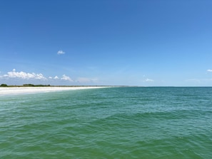 A beach with clear turquoise water and a sandy shore. - Peters Beach House: Beachfront, Club Access & Dock (Captiva)
