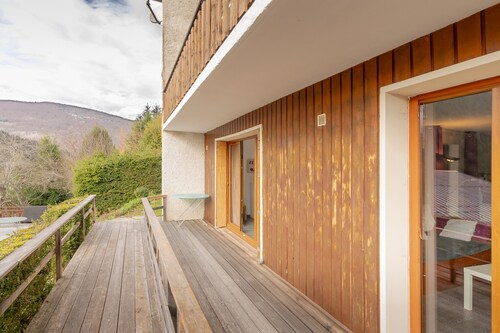 Apartment "L'appartement du Berger" with Mountain View and Private Terrace