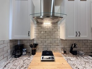 Kühlschrank, Mikrowelle, Geschirrspüler