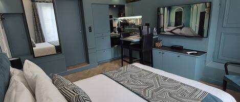 1 bedroom, in-room safe, iron/ironing board, travel cot