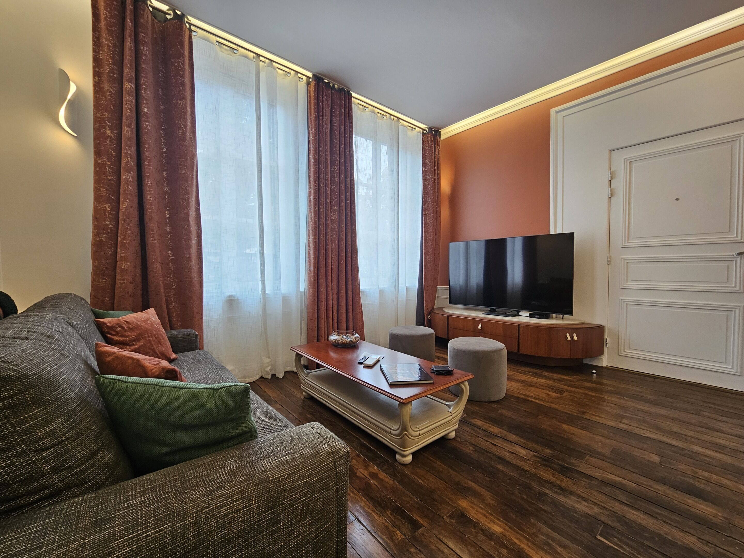 TV, DVD player, books, video library