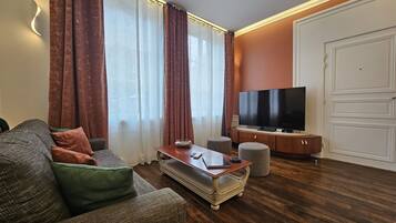 TV, DVD player, books, video library