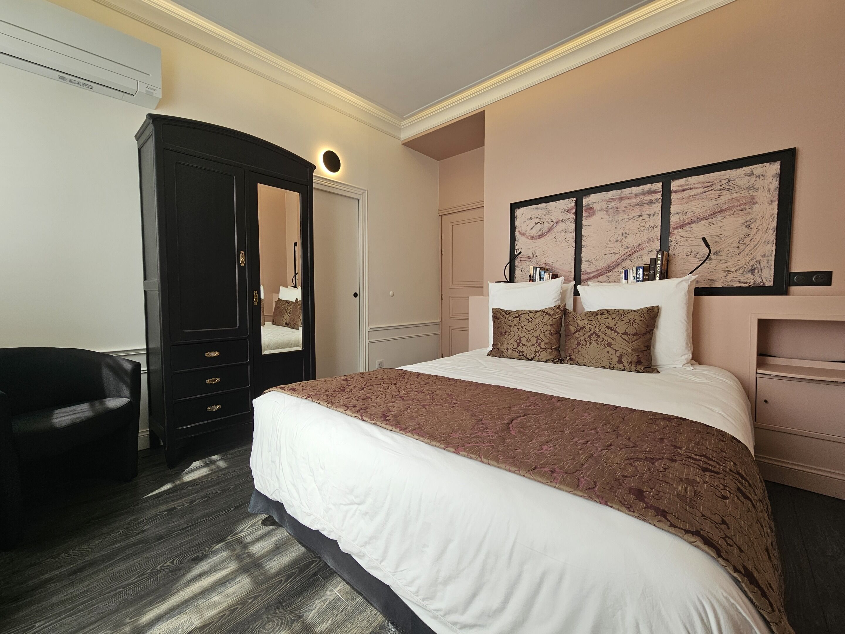 1 slaapkamer, een strijkplank/strijkijzer, reisbedje, gratis wifi