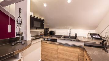 Fridge, microwave, oven, dishwasher