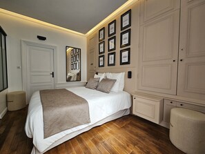 Room Overview - Apartment-Luxury-Private Bathroom-Garden view-Rdc A (Troyes)
