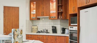 500Mps Wifi | Lakeside |  3 Living Rooms | 4 Beds