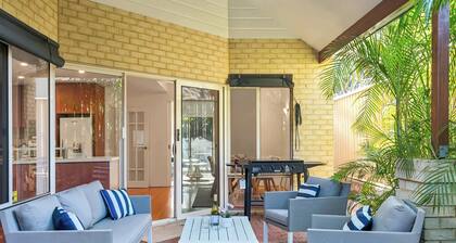 Luxury Lakefront Getaway | City & Wineries |500MBs