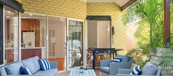 Luxury Lakefront Getaway | City & Wineries |500MBs