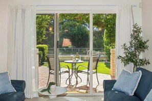 Inviting living space with good ventilation and versatile layout.