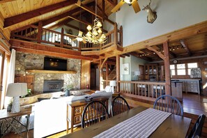 Smart-TV, Kamin, Videospiele, Bücher