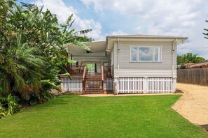 Exterior - Blue View Cottage! Simply Perfect! (Centenary Heights)