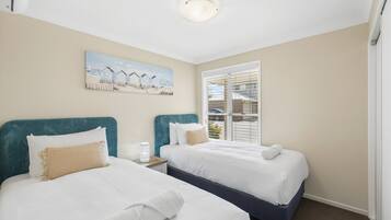 3 dormitorios, tabla de planchar con plancha, Internet y ropa de cama