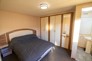 2 bedrooms, bed sheets