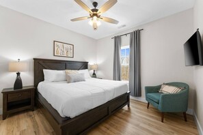 9 bedrooms, travel cot, free WiFi, bed sheets - Gorgeous Lake View | Indoor Pool Access | Hot Tub (Branson)