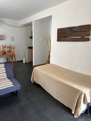 1 bedroom, WiFi, bed sheets