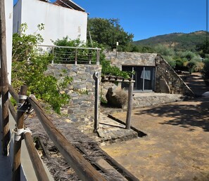 Property grounds - Cabana Apartment with Shared Pool (Castelo de Vide)