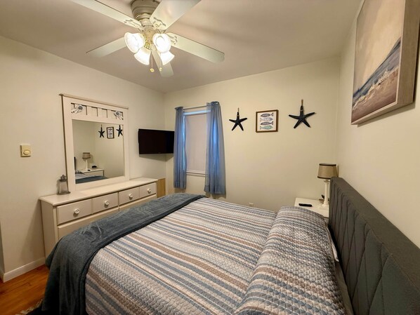 Schreibtisch, Bügeleisen/Bügelbrett, kostenloses WLAN, Bettwäsche