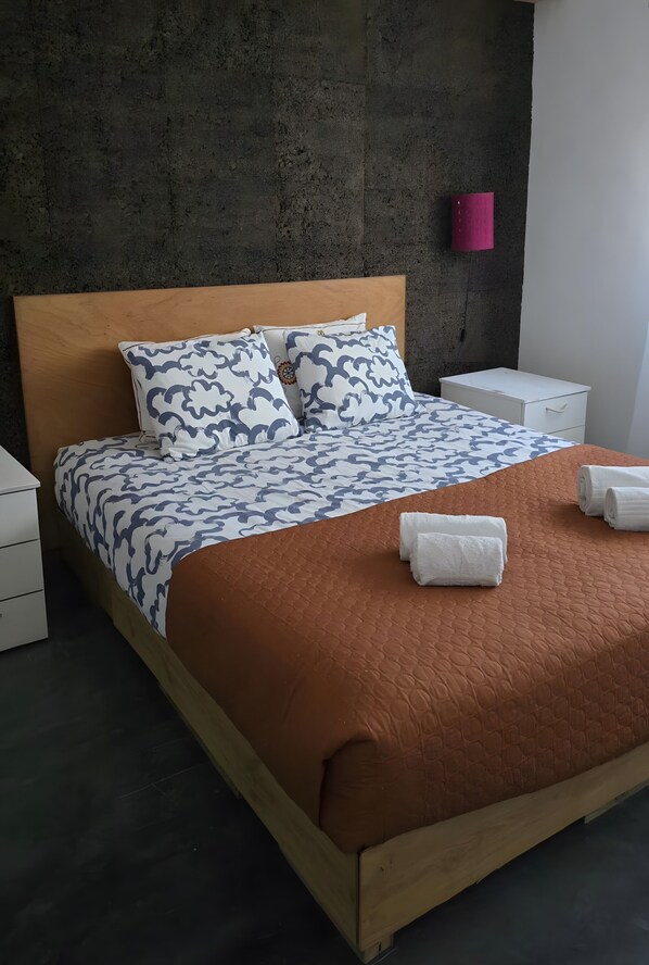 1 bedroom, WiFi, bed sheets