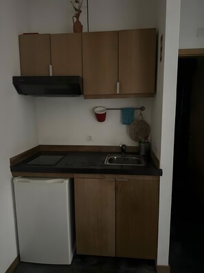 Een koelkast, een magnetron, een kookplaat