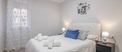 2 bedrooms, iron/ironing board, WiFi, bed sheets